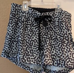 Lululemon cuffed shorts 4